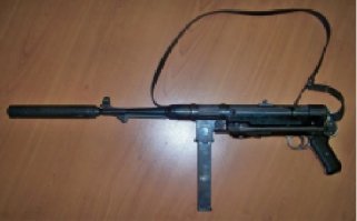 Ну, и немножко фоточек, которые топикстартер поленился искать :)

VMP1925 с "банкой", МП-40 с глушаком, "кишочки" глушителя Hub L42, nahpatrone 08 (патрон ближнего боя) и испанский "сынок" МП-40 - Star Z-45