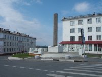 Реальные фотографии города Никель Мурманской области, а не съемки с помойки.



Источник: