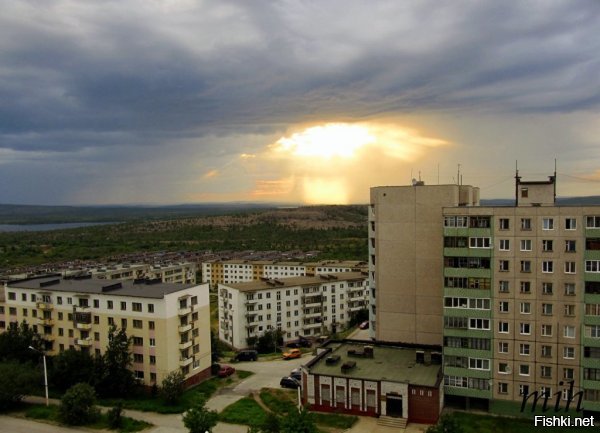 Реальные фотографии города Никель Мурманской области, а не съемки с помойки.



Источник: