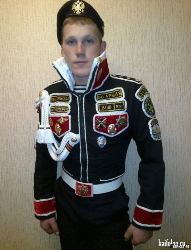 Это называется: мотошвейные войска. Придурки, которым армия IQ ещё и снизила... 
Павлины, мля... Тьфу!