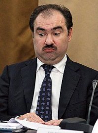 Эдак ты договоришься, что и 130 000 дармоедов из пенсионного фонда с многомиллиардным бюджетом не понадобятся!  

А начальство с прислугой куда девать? Столько нужных людей и на улицу!