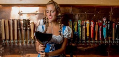 Жена сказала: "Две баночки", держа в руке бокал вина)))