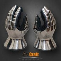 С кактусом не понравился, совсем-совсем не понравился. Они бы еще с мышеловкой сделали. Наш ответ: