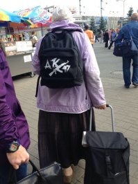 На тележке написать забыла "пулемёт Максим".