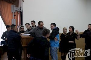 Депутаты принимают бюджет.