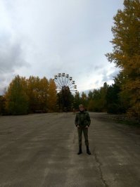 Чтобы все знали, что человек я женатый и никто не покушался))). А почта же эта не рабочая, идентификации по личносмти не требует. А ей приятно.Вот люблю я её. И почту обозвал так. И на авке она. А это она, когда мы с ней в Припять ездили и Чернобыль. Я щелкал. А общих детей нет. У меня дочка ещё взрослая - 22 года  уже. Но она в Киеве учится, в Могилянке.

А в России зубы дороже? Харьков дорогой город там дорого выйдет. Лучше в небольшой город ехать.

А за Донецк не жалей. Там всегда быдло жило, криминал и пьянь. Янека типичный представитель - Донбасс порожняк не гонит. Главное,  чтобы ушлепком не был. Эти козлы, которые мешают нам жить. Ну и тому подобные перлы.
Никогда там не был, и не имел никакого желания.
А жену Янека видела? И скину видео, но попозже. Оно на компе у меня. А я не сейчас не рядом с компом. Оборжаться можно от первой леди.

А насчёт ментов - ты права. Меня мама просто с детства образовывала. С 3 лет по музеям, по ввставкам , по концертам классики, по планетариям водила. Мне малому, не больно интересно тогда было, но в кровь и мозги впиталось.