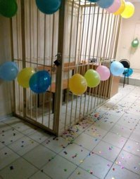 Ждут юбилейного подсудимого. Видимо бонусы ещё какие-нибудь получит.