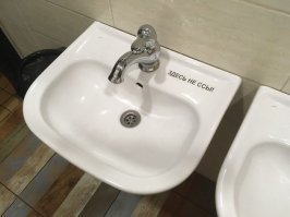 Только покойник не ссыт в рукомойник...