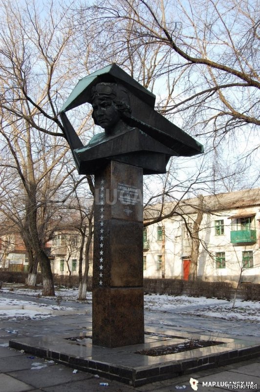 памятник Лилии Литвяк, г. Красный Луч, Луганская обл