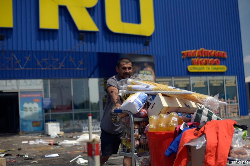 презерватив штопаный, вот ваши герои. сучка за своим прямым делом
ворьё, насильники, мародёры..
за убийц особый разговор, не с такой швалью как ты.
скройся, разговор окончен