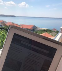 Заведите, кто ж запрещает. 
Владелец нокии 3310 просто ещё не знает, что над фото пишется дата и время, или буковки незнакомые смутили?))
Каждый судит по себе, если сам одинокий пустозвон, которому необходимо приукрашать свою жизнь, воровством фото с интернета, то все такие же. 
Ну ловите тогда ещё фотку с интернета, а то, вдруг сегодня ещё никого не жалели))