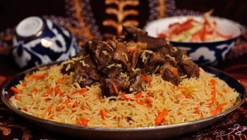 Узбеки, таджики и кавказцы поделились секретами приготовления плова