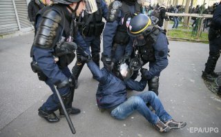 ВОТ БЫ НАМ ПРЕКРАСНУЮ ДЕМОКРАТИЧЕСКУЮ ПОЛИЦИЮ КАК В ЕВРОПЕ!!!
Вот бы мы тогда зажили здорово!!! Перестали бы ссать в подъездах, собирали бы говно за своими собаками и бычки на тротуар не бросали бы!