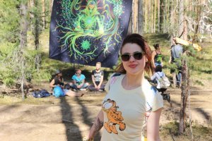 да щас хорошеньких девушек не меньше. сам снимал на фестах. это я ещё с Нашествия фотки не разобрал и Казантипские лениво грузить