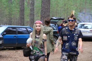 да щас хорошеньких девушек не меньше. сам снимал на фестах. это я ещё с Нашествия фотки не разобрал и Казантипские лениво грузить