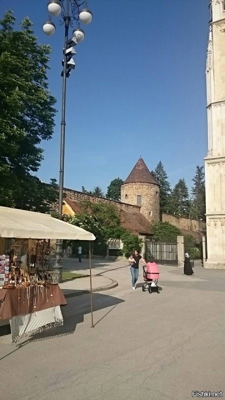 Очень красивый европейский город, тихий, спокойный и ленивый.