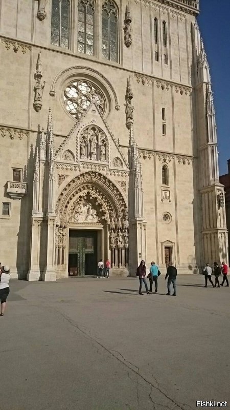 Очень красивый европейский город, тихий, спокойный и ленивый.