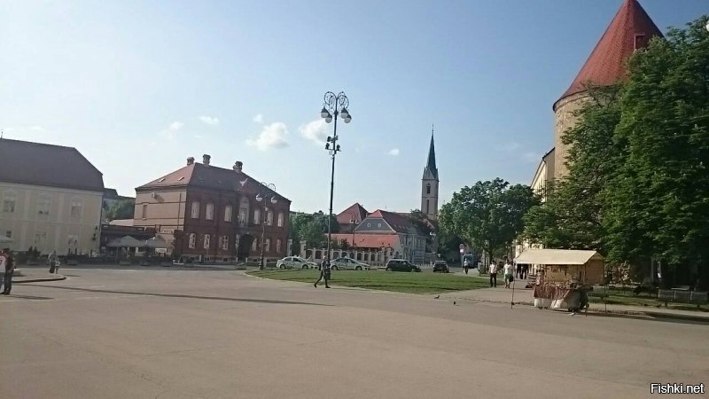 Очень красивый европейский город, тихий, спокойный и ленивый.