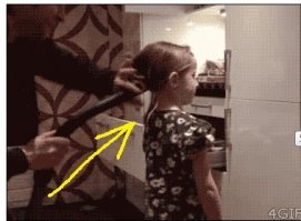 Какой-то папа-неумёха; руками-то оно покачественней будет! А я и косички могу заплетать - и простые, и рыбий хвост, и обратную (вверх), и косу в косе... Жаль, постриглась этим летом коротко. Но ничего, ещё маленькая подрастает )))