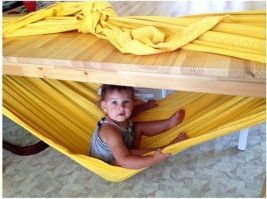 Этих "гамаков" в любом слингосообществе пруд-пруди. На фото слинг-шарф Дидимос индио. Ценник от 7,5 до 16 тыс российских и выше(зависит от состава, лимита и проч.).