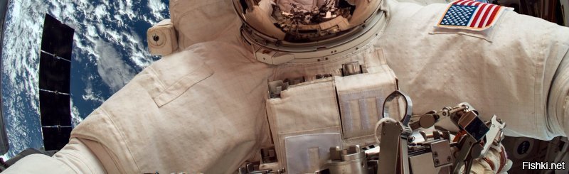 Селфи с орбиты!!!! ))) Фотошоп. Очевидно что скафандр не под давлением.