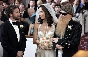 Билли Гиббонс из ЗИ ЗИ ТОП в сериале "Кости" вообще сам себя играет, в качестве отца одной из героинь.