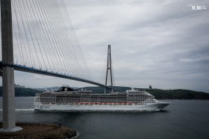 Все ОК. Вчера вечером ушел ))
Кстати, высота руслового пролета Русского моста- 70 метров.
