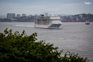 Все ОК. Вчера вечером ушел ))
Кстати, высота руслового пролета Русского моста- 70 метров.