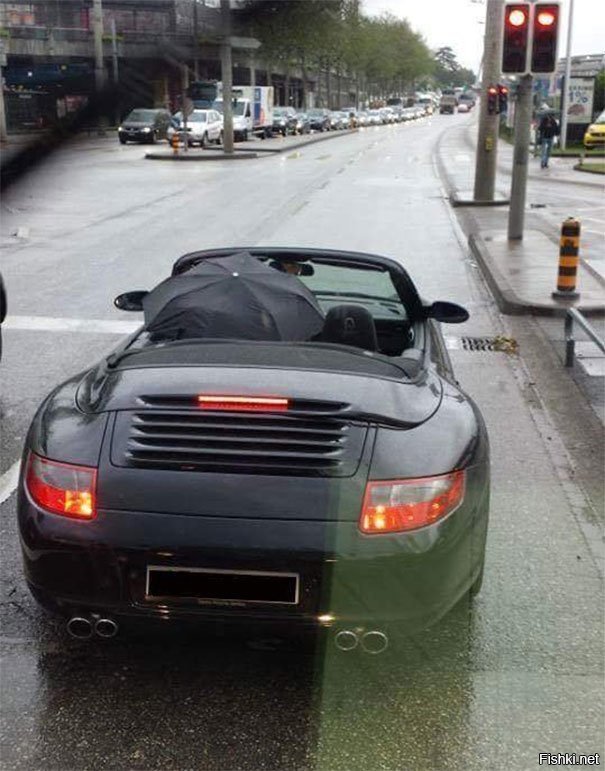 Британией тут и не пахнет... Или он нарушает