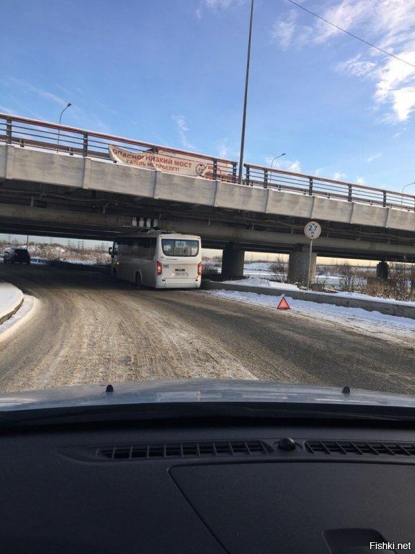 Надо будет заморнуться и такую же хрень на Софийке нарисовать (мост глупости в Питере)