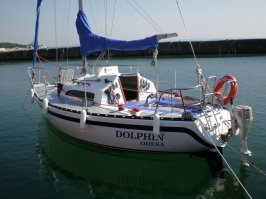 Не машина, но всё же. Топливо по минимуму, газовая печка, солнечные батареи. Единственный вменяемый транспорт для постапокалипсиса.