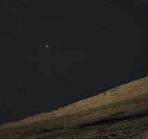 Вечернее небо Марса  - каждые несколько часов пролетает Фобос. Кстати третья фотка с конца это не с Курьосити а с Патфайндера.