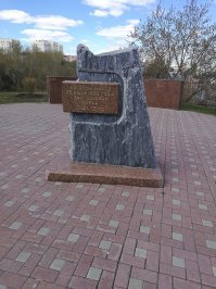 Так...что было в телефоне....по-моему прошлая весна где то часов 9 утра..выходной..
Строительная Академия, Собор Петра и Павла, Памятник Ермаку, Сквер Святителя Филофея, и место основания Тюмени...