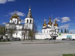 Так...что было в телефоне....по-моему прошлая весна где то часов 9 утра..выходной..
Строительная Академия, Собор Петра и Павла, Памятник Ермаку, Сквер Святителя Филофея, и место основания Тюмени...