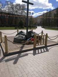 Так...что было в телефоне....по-моему прошлая весна где то часов 9 утра..выходной..
Строительная Академия, Собор Петра и Павла, Памятник Ермаку, Сквер Святителя Филофея, и место основания Тюмени...