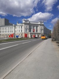 Так...что было в телефоне....по-моему прошлая весна где то часов 9 утра..выходной..
Строительная Академия, Собор Петра и Павла, Памятник Ермаку, Сквер Святителя Филофея, и место основания Тюмени...