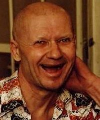 Мне его рожа Чикатило напомнила. Блин, даже жутковато как-то...