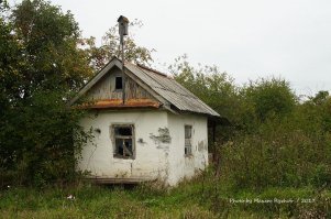 Прям как у нас. Вы заметили шлагбаумы. Ага и у нас половину убрали. Ливневки у них нет и у нас я чего то её не вижу.
