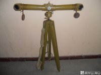 Расстояние между объективами заметно больше, чем между зрачками. Но и лучше: на бОльшее расстояние будет распространяться стерео-эффект (например, не 400 метров, как для глаз, а, возможно, метров 700).
Но тогда надо было уже разносить объективы на метр-полтора по типу стереотрубы: всё равно два фотоаппарата загубил

Тогда и стереоэффект ощущался бы километров до двух.
А вообще, всё гораздо проще. Имеются специальные стереонасадки на объектив: и не нужен второй фотоаппарат, и не надо потом сводить картинку в стереопару, и фотоаппарат можно использовать, как обычный, если за секунду снять насадку.