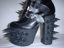 Женская обувь, в которой можно посещать неблагополучные районы города....