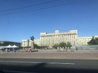 Это здание что ни на есть советского периода. "Дом Советов". Вообще планировалось центр города переносить сюда, вместо с правительством.