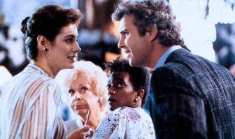 А мне Шон Янг понравилась в прекрасном фильме - ремейке "Родственники". Играла она там неверную взбалмошную мачеху, но красота ее и харизма не поддается объяснению.