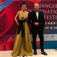 Джейсон вашпе красавчик! С вьетнамкой во "вьетнамках"!)))