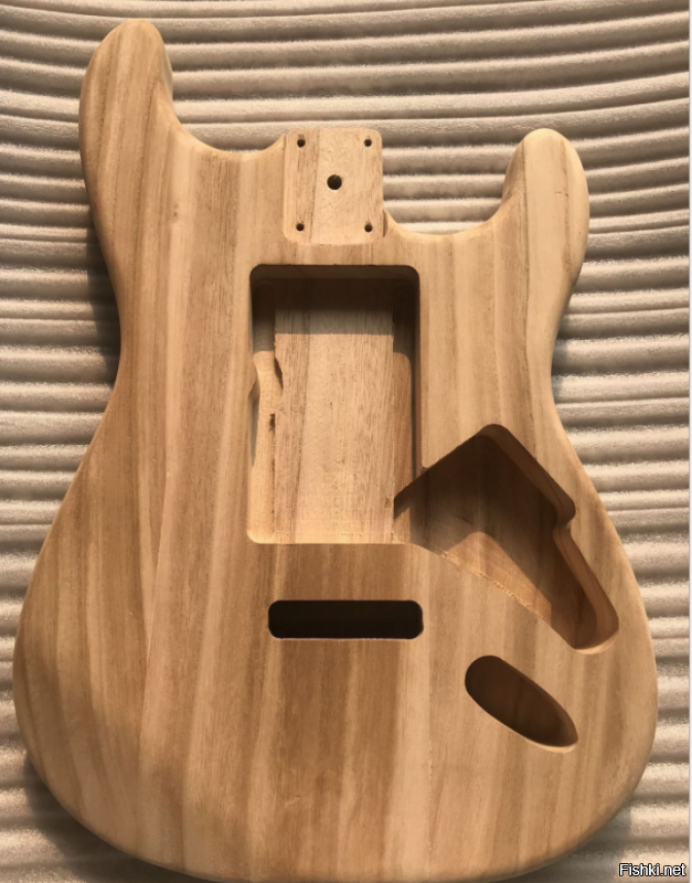 Не так давно "Фендер" продал свою знаменитую рогатую модель китайцам. И теперь вся Германия завалена этой гитарой. Стоимость - от 35 до 100 евро. И купить её можно в цельном или разобранном варианте. Типа, сделай себе гитару сам. На Ютубе утверждают, что китайская версия мало отличается от фирменной по звучанию. Я, не такой большой спец, чтобы утверждать такое. Но меня больше интересует, ЗАЧЕМ "Фендер" это вообще сделал?...