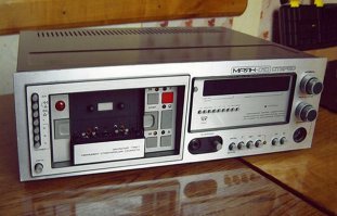 много разных было у меня магнитофончиков... вот такой "сарай" купил с первой зарплаты... капризный был аппаратец...