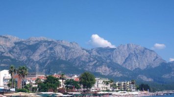 в Турции у нас были сафари по горам на квадроциклах и джипах, были пешие походы и т.д.  в Турции очень красивые горы, чистейший воздух.