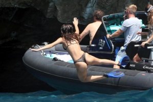 На пузо ж ебнецца и камилы симпатёвые себе отобьёт. И таки Морроне, а не Моронне