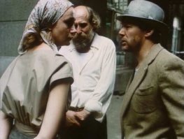 "Одинокая женщина желает познакомиться"