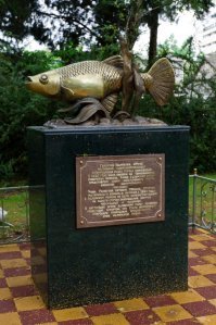 Эта хоть заслужила.