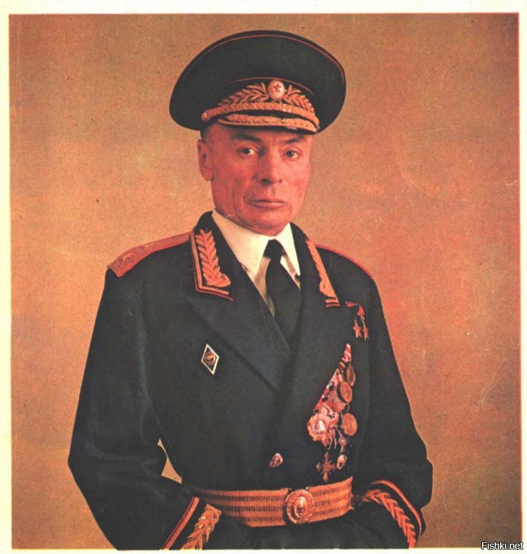 Не знал, действительно малоизвестные Герои.
Думал только один артиллерист - дважды Герой, Василий Степанович Петров, тоже за Днепр первого Героя получил.